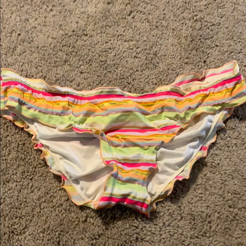 Ruffle cheeky bikini bottoms